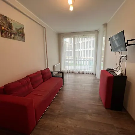 House в центрі з бомбосховищем і критим приватним паркінгом شقة إلفيف