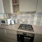 House в центрі з бомбосховищем і критим приватним паркінгом