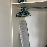 شقة House в центрі з бомбосховищем і критим приватним паркінгом