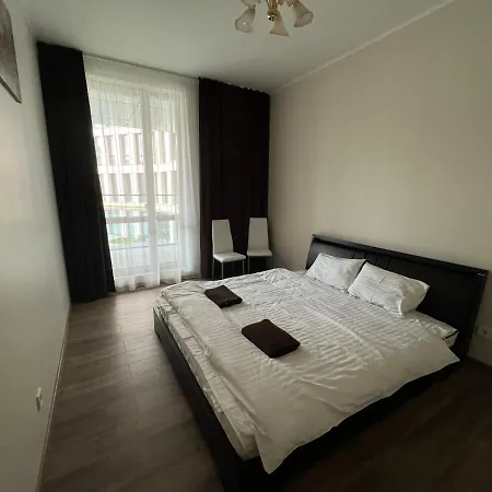 House в центрі з бомбосховищем і критим приватним паркінгом Apartamento *