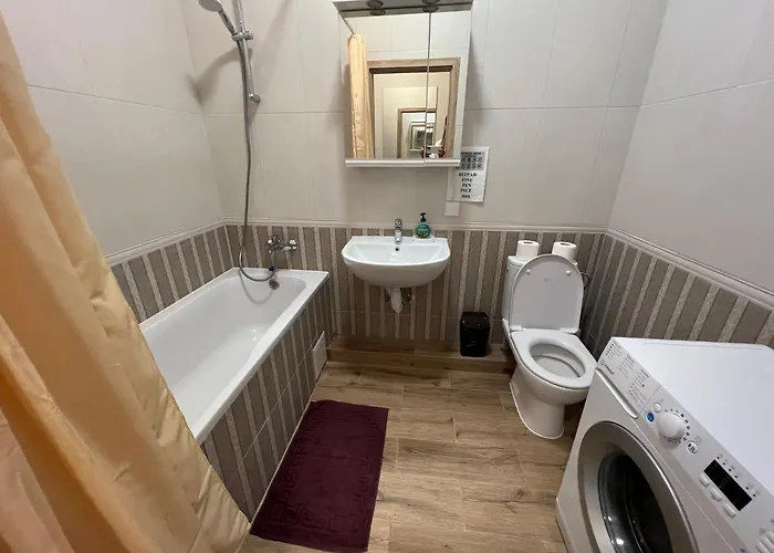 Appartement House в центрі з бомбосховищем і критим приватним паркінгом