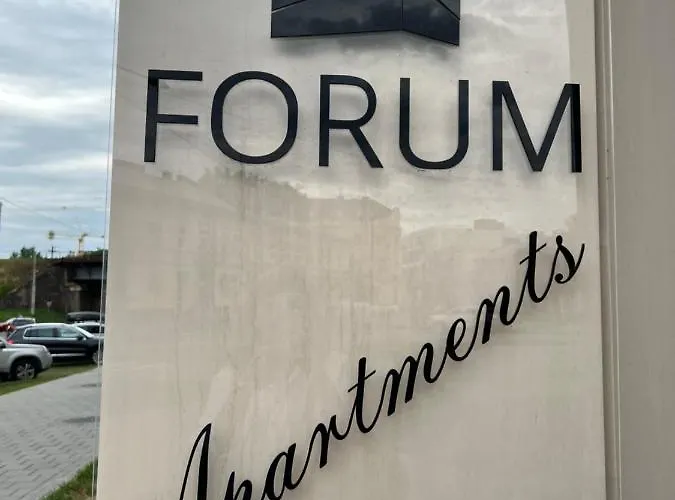 House в центрі з бомбосховищем і критим приватним паркінгом